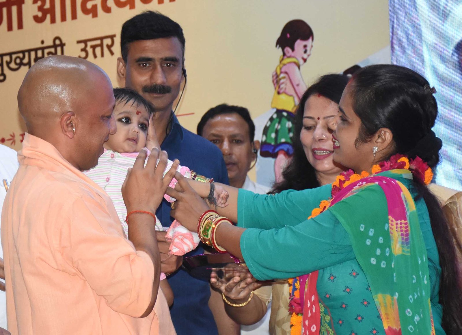 शिक्षा व स्वास्थ्य समाज की बुनियादी आवश्यकताएं हैं: योगी