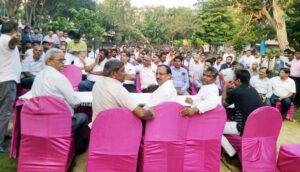 Noida news: प्राधिकरण की सीलिंग कार्रवाई का होगा कड़ा विरोध, व्यापारी हुए एकजुट