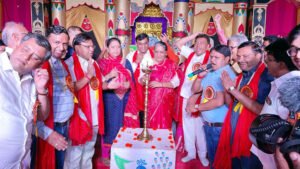 Noida News: सेक्टर 46 के रामलीला ग्राउंड में हुआ भरत कैकेई संवाद, भरत मिलाप व खर दूषण वध की लीला का मंचन
