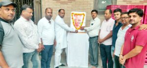 Noida News: सपा ने मनाई महात्मा गांधी की जयंती