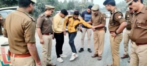 Noida News: एनसीआर में ताबड़तोड़ लूट करने वाले बदमाश के पैर में लगी गोली