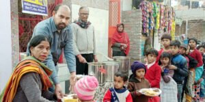 दीदी की रसोई ट्रस्ट ने जरूरतमंदों को कराया नि:शुल्क भोजन