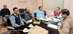 सेक्टर के विकास कार्यों को लेकर सीनियर मैनेजर से मिले सेक्टर 51 महासचिव