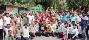 मुख्य कार्यपालक अधिकारी के आदेश पर आपत्ति दर्ज कराने अथॉरिटी पहुंचे सैकड़ों वेंडर