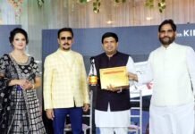 अभिनेता गुलशन ग्रोवर के हाथों सम्मानित हुए रंजन तोमर