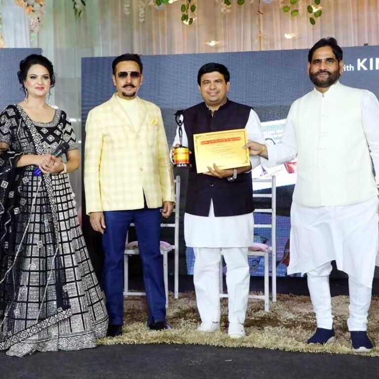अभिनेता गुलशन ग्रोवर के हाथों सम्मानित हुए रंजन तोमर