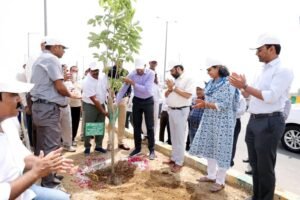 प्राधिकरण के सीईओ ने किया पौधारोपण