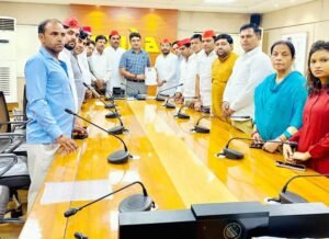 नोएडा की समस्याओं को लेकर एसीईओ से मिला सपा प्रतिनिधिमंडल