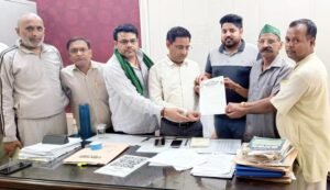 ग्राम निठारी और सेक्टर 31 की पानी की समस्या को लेकर जल विभाग के वरिष्ठ प्रबंधक से मिला किसान एकता संघ