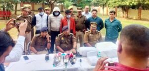 फ्लिपकार्ट के लिफाफे में गांजा और चरस रखकर तस्करी करने वाले गैंग का पर्दाफाश, चार गिरफ्तार