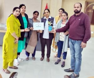 त्कृष्ट सामाजिक कार्यों के लिए पुलिस कमिश्नर ने दीदी की रसोई ट्रस्ट को सर्टिफिकेट देकर किया सम्मानित