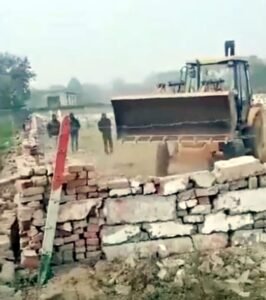 नोएडा प्राधिकरण ने अवैध निर्माण किया ध्वस्त