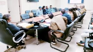 भूगर्भ जल को संरक्षण करने के उद्देश्य से जनपद में जागरूकता गोष्ठियों का किया जायें आयोजन: डीएम