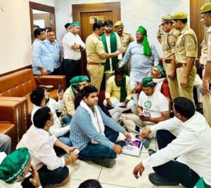 नोएडा प्राधिकरण सीईओ किसानों से नहीं मिले