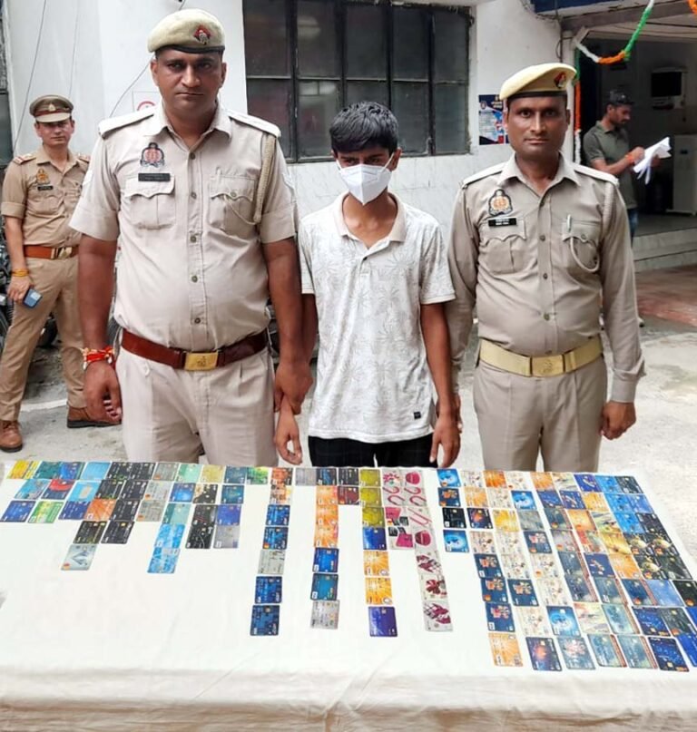 एटीएम बदलकर ठगी करने वाला गिरफ्तार, 139 एटीएम कार्ड बरामद