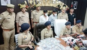 17 लाख की लूट की घटना फर्जी निकली, दो गिरफ्तार