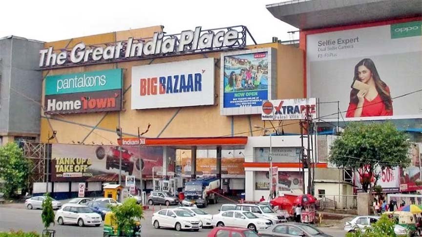महिला ने जीआईपी मॉल की चौथी मंजिल से कूदकर आत्महत्या