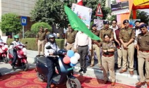 पुलिस आयुक्त ने यातायात जागरूकता रैली को दिखाई हरी झंडी