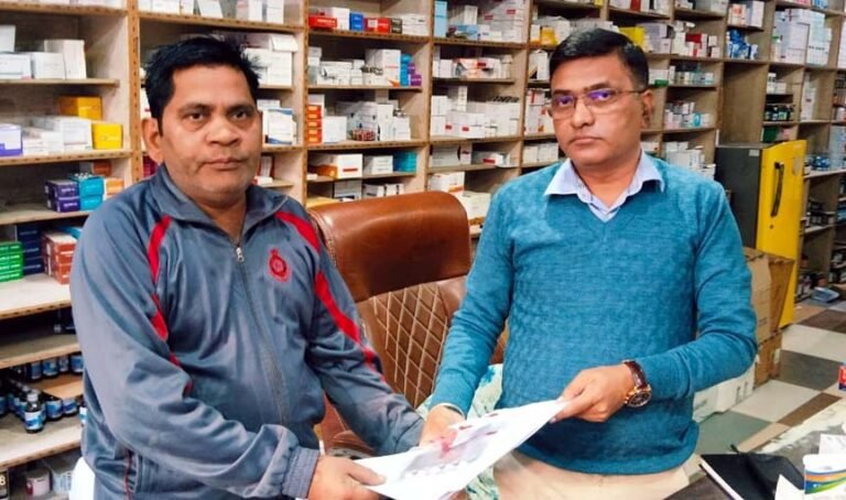 मेडिकल स्टोर संचालकों में मचा हड़कंप, औषधियों के दो नमूने जांच के लिए भेजा