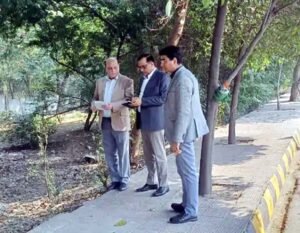 प्राधिकरण अधिकारियों ने शहर का किया निरीक्षण