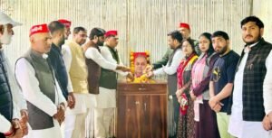 सपा ने छोटे लोहिया (जनेश्वर मिश्र) को किया नमन