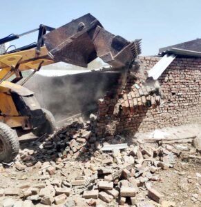 नोएडा प्राधिकरण का चला बुलडोजर, 8 करोड़ के अवैध निर्माण को किया ध्वस्त