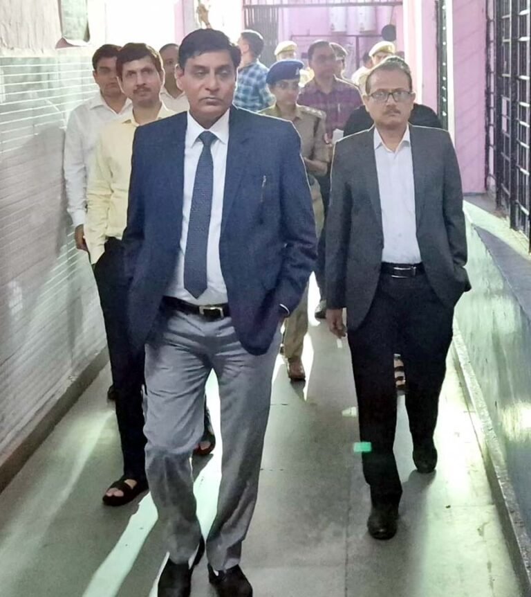 जिला जज ने राजकीय संप्रेषण गृह किशोर का किया निरीक्षण