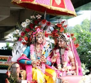 झूमते-गाते निकाली शोभायात्रा, जन्माष्टमी उत्सव का दिया निमंत्रण