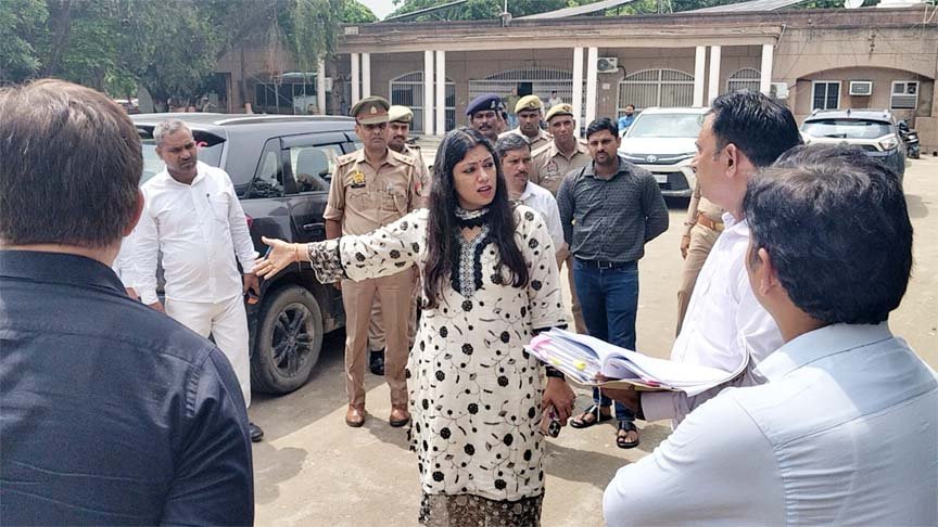 जिलाधिकारी ने कलेक्ट्रेट परिसर में हो रहे निर्माण कार्यों का किया स्थलीय निरीक्षण