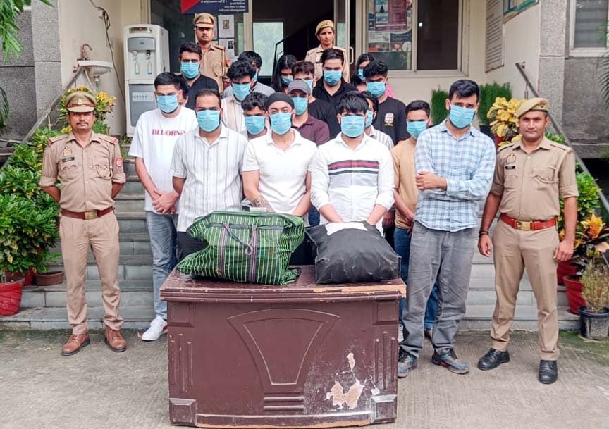 विदेशी नागरिकोंं से ठगी, 18 गिरफ्तार