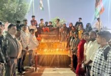 कांग्रेस कार्यकर्ताओं ने दिल्ली ब्लास्ट पीडि़तों को दी श्रद्धांजलि