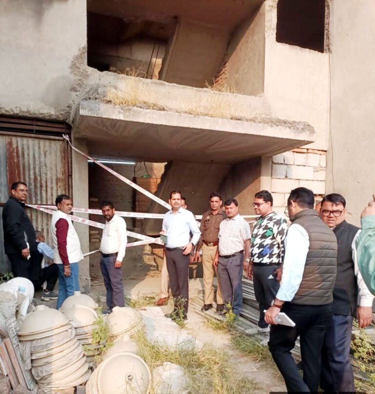 प्राधिकरण ने ग्रेनिटेट गेट के 3 टावर 10 दुकान सील