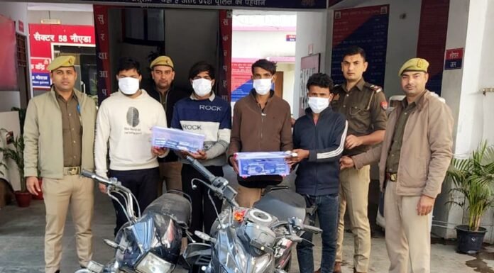एनसीआर में लूटपाट करने वाले चार बदमाश गिरफ्तार, 52 मोबाइल फोन, दो मोटरसाइकिल व असलहा बरामद