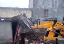 हैबतपुर के डूब क्षेत्र में चला ग्रेनो प्राधिकरण का बुल्डोजर