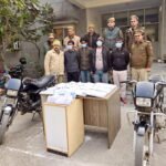 पुलिस ने 12 लाख के मॉल समेत 4 पकड़े