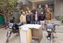 पुलिस ने 12 लाख के मॉल समेत 4 पकड़े