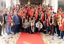 एनईए चुनाव के लिए विपिन मल्हन व वीके सेठ पैनल ने किया नामांकन