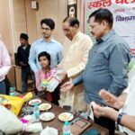 गौतमबुद्धनगर में स्कूल चलो अभियान का शुभारंभ, विद्यार्थियों को वितरित की गई शैक्षणिक सामग्री
