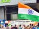 उत्तर प्रदेश युवा व्यापार मंडल ने सेक्टर 51 में धूमधाम से किया ध्वजारोहण, निकाली भव्य तिरंगा यात्रा